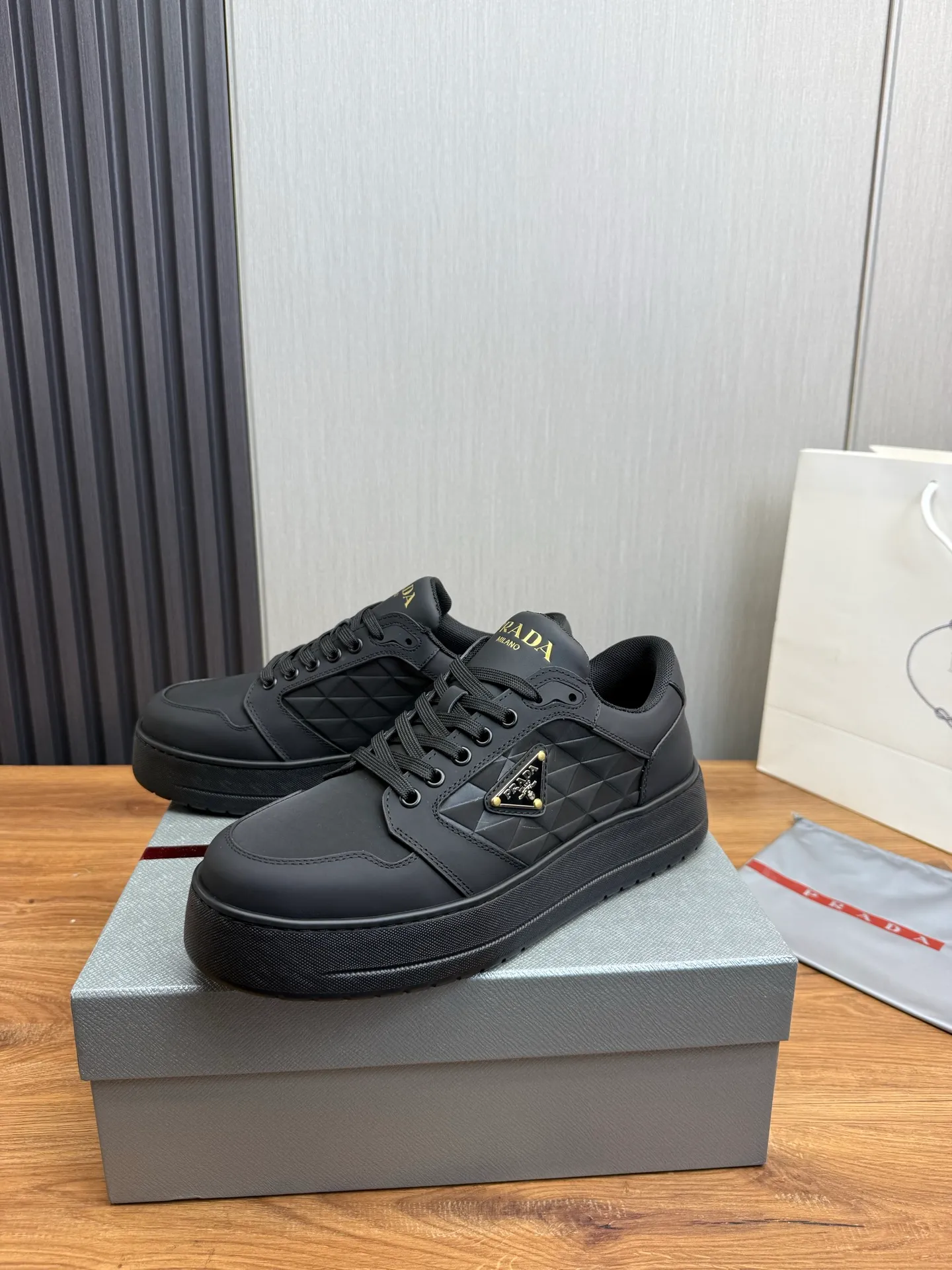 Men's shoes 💰580💰 [PRADA] Autumn and winter hot men's shoes shipped 👏Official website synchronized ⬆️Original fly-woven cowhide fabric + cowhide lining, 1⃣️:1⃣️reproduction, original sole, 38-45 (45. Customized, non-refundable)